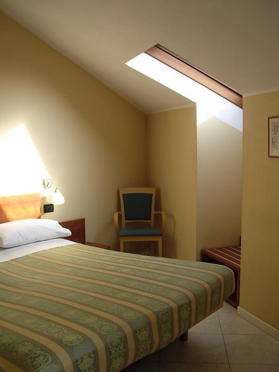 Cerrutihotel Верчелли Номер фото
