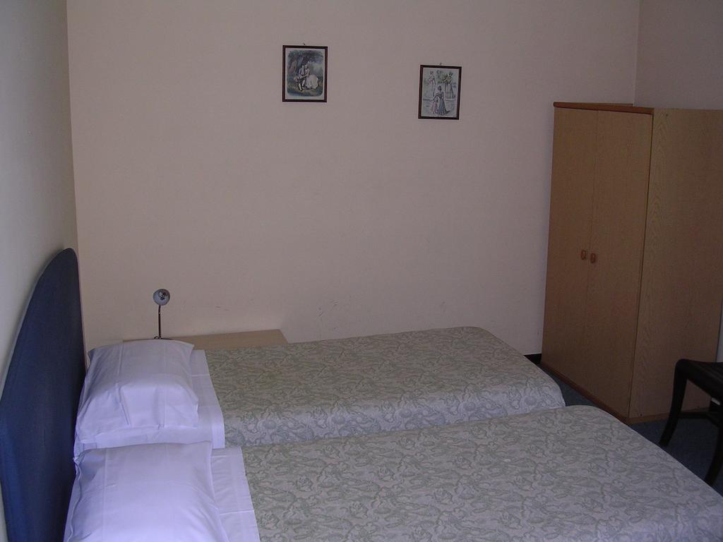 Cerrutihotel Верчелли Номер фото